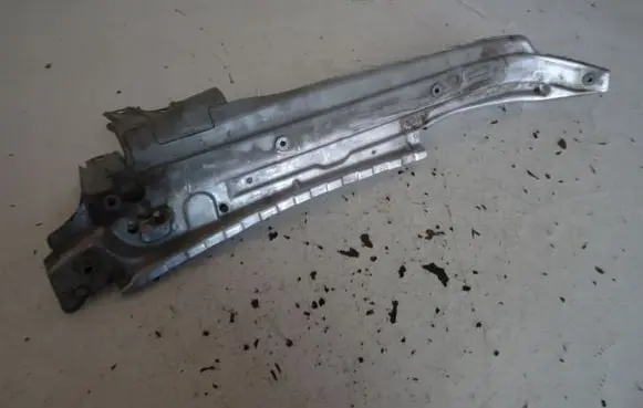 Audi Q7 4L Fender mounting bracket 4L0805176A