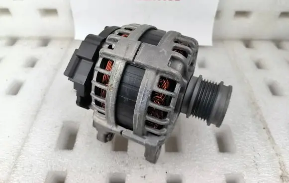 Audi Q3 F3 Generator/alternator 05L903026N