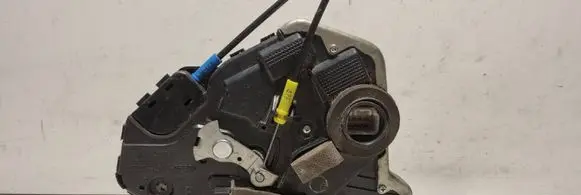 Lexus IS 220D-250-350 Front door lock 6904053100