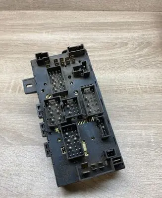 Volkswagen PASSAT B3 Fuse module 171941813D 171941821D