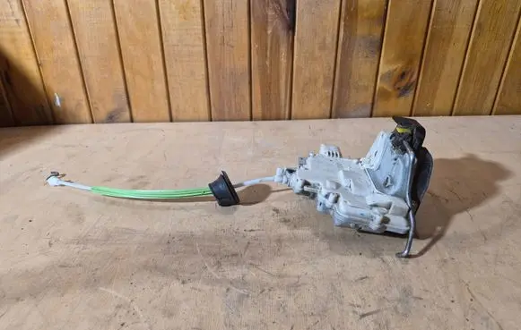 Audi A3 S3 8P Rear door lock 4F0839016