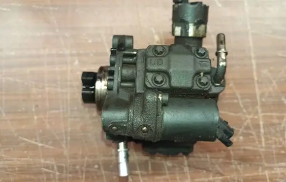 Fuel injection high pressure pump