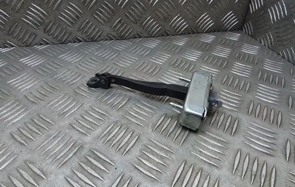 Lexus ES 250 - 300 - 330 Rear door check strap stopper