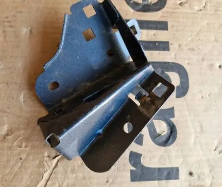 Renault Zoe Fender mounting bracket 620425323R