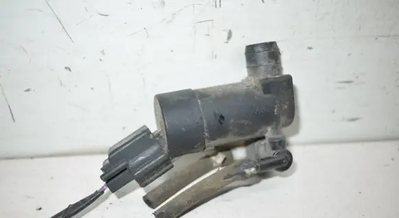 Volvo V70 Windscreen/windshield washer pump 1S7117K624FE