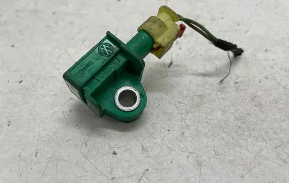 Volkswagen Golf VI Airbag deployment crash/impact sensor 5K0959351