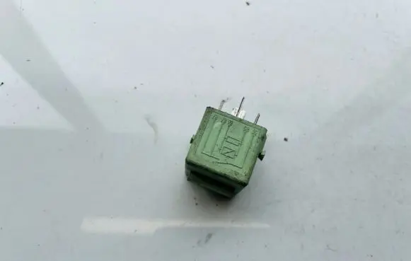 BMW 5 E39 Other relay 61368373700 v23134-k59-x312