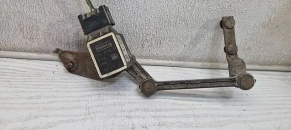 Headlight/headlamp level sensor