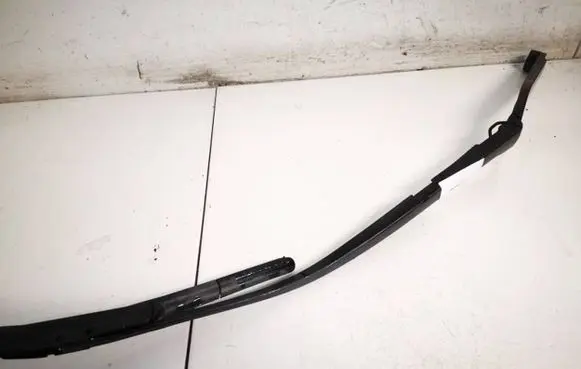 Front wiper blade arm