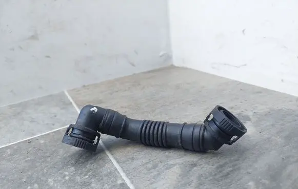 Skoda Octavia Mk2 (1Z) Breather hose/pipe 03G103493D