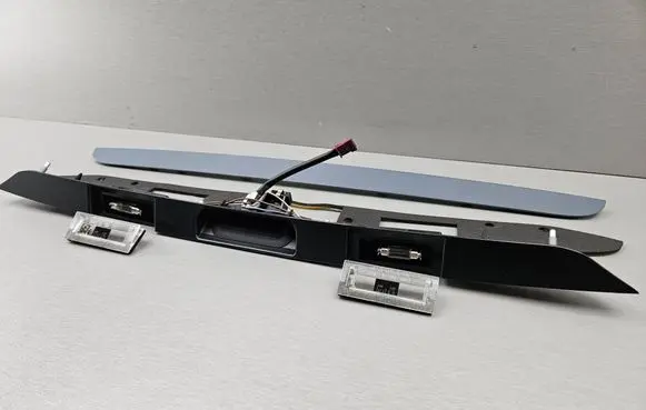 BMW 5 E39 Trunk door license plate light bar 8185790 51138185790
