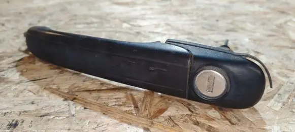 Volkswagen Polo III 6N 6N2 6NF Coupe door lock (next to the handle) 