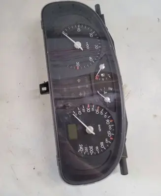 Renault Laguna II Speedometer (instrument cluster) 8200328436