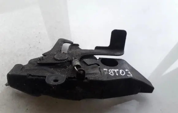 Toyota Corolla E120 E130 Engine bonnet/hood lock/catch