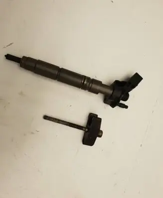 Mercedes-Benz E W211 Fuel injector A6420701387 070519 0445115064