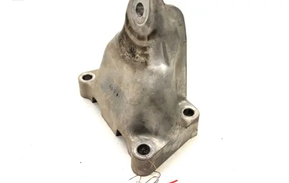 Engine mounting bracket