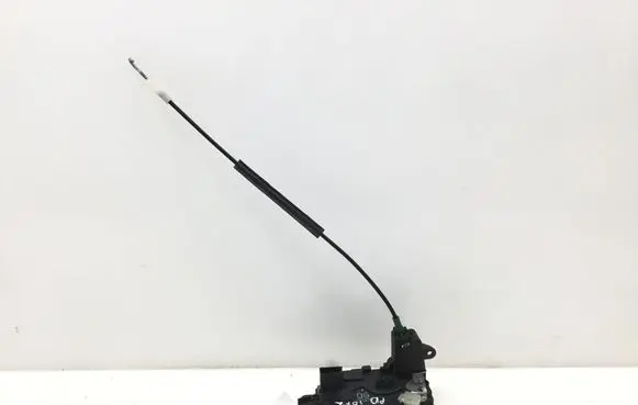 Opel Zafira B Front door lock 13210749