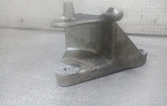 Opel Astra J Engine mounting bracket 13248664