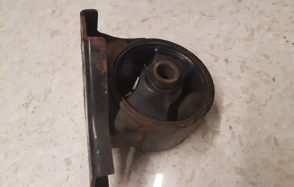 Hyundai Tucson LM Engine mount bracket 219112E600