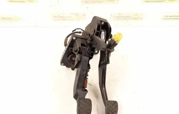 Mercedes-Benz B W245 Brake pedal 1692900901 1692900819