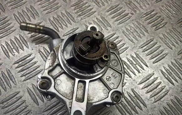 Mercedes-Benz 200 300 W123 Vacuum pump A6112300065