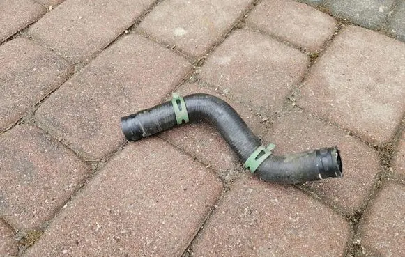 Renault Zoe Engine coolant pipe/hose 215037190R