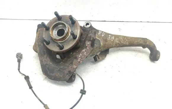 Nissan Pathfinder R51 Front wheel hub spindle knuckle