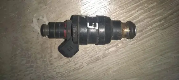 BMW 7 E38 Fuel injector 1747406 d3763fa