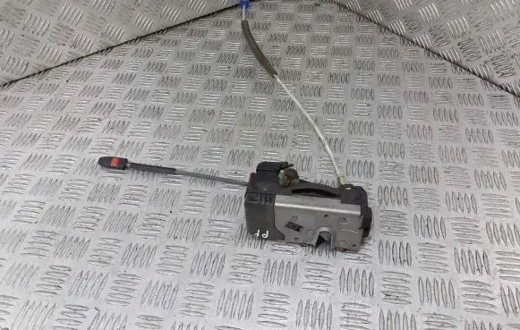 Opel Zafira A Front door lock 24444016