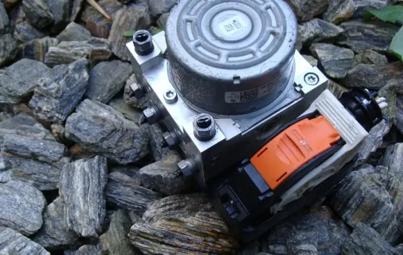 Peugeot 208 ABS Pump 9838074480