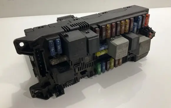 Mercedes-Benz E W211 Fuse module 2115453801 A2115453801