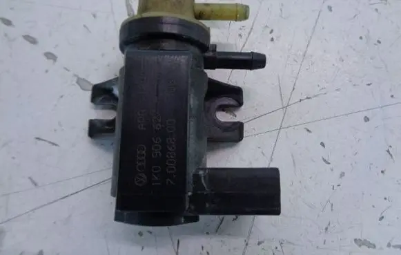 Volkswagen PASSAT B6 Valve vacuum 1K0906627A