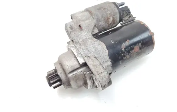 Volkswagen Golf V Starter motor 0001120408