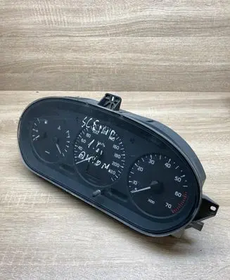 Renault Scenic I Speedometer (instrument cluster) 7700847782