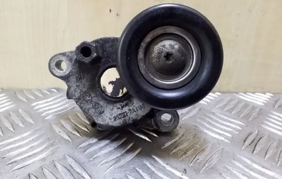 Hyundai i40 Generator/alternator belt tensioner 252812A100
