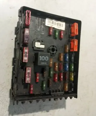 Volkswagen PASSAT B6 Fuse box set 3C0937125