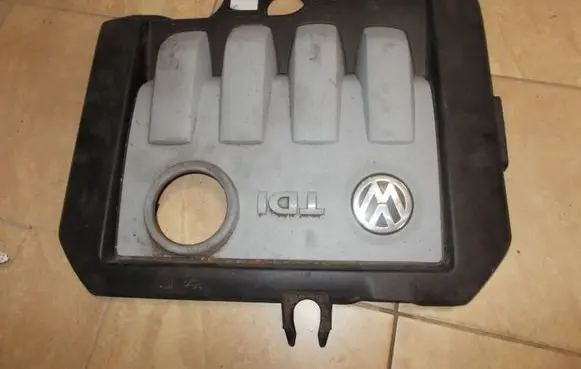 Volkswagen Golf V Engine cover (trim) 03G103925