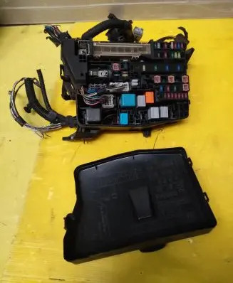 Toyota Avensis T270 Fuse box set 8266205150