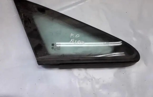 Opel Zafira B Front triangle window/glass 