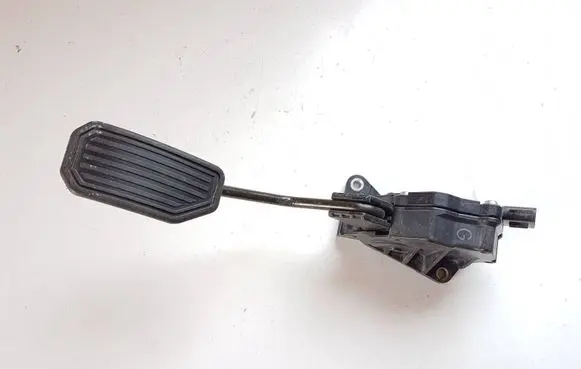 Toyota RAV 4 (XA30) Accelerator throttle pedal 7811042030 1988007280