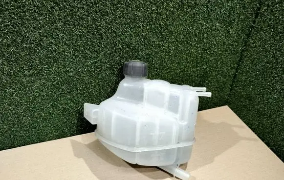 Renault Koleos II Coolant expansion tank/reservoir 217109703R