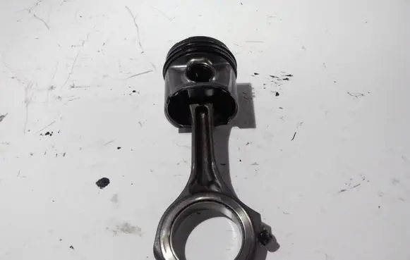 Audi A4 S4 B6 8E 8H Piston with connecting rod 059J