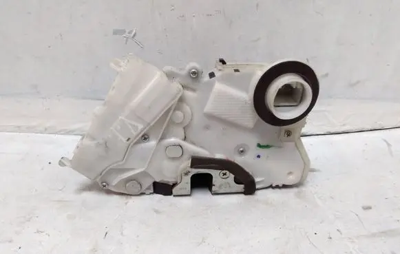 Toyota Prius (XW30) Front door lock