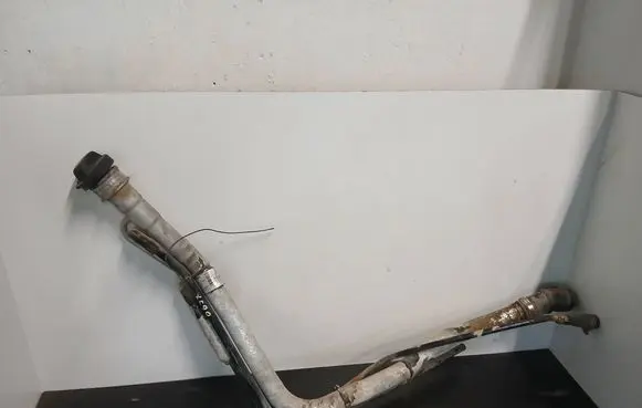 Volvo XC90 Fuel tank filler neck pipe H7G6A