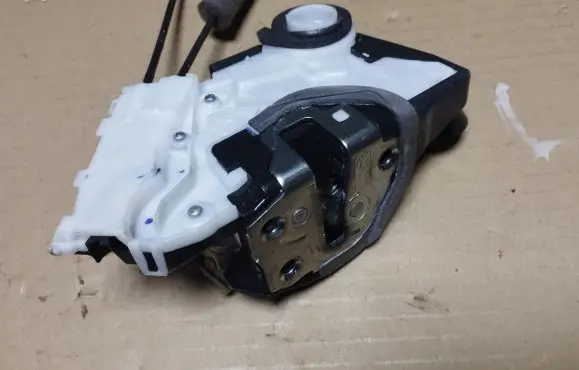 Honda Accord Front door lock L8811110