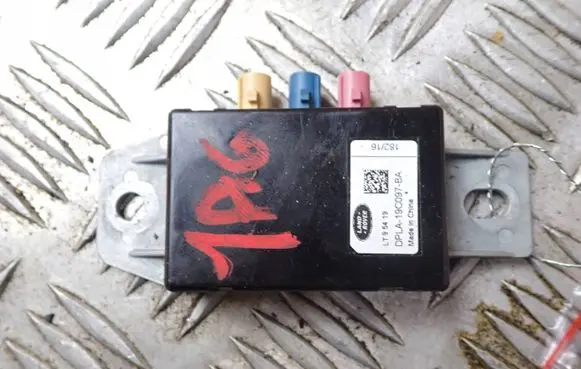 Jaguar F-Pace Aerial antenna amplifier DPLA19C097BA LT95419