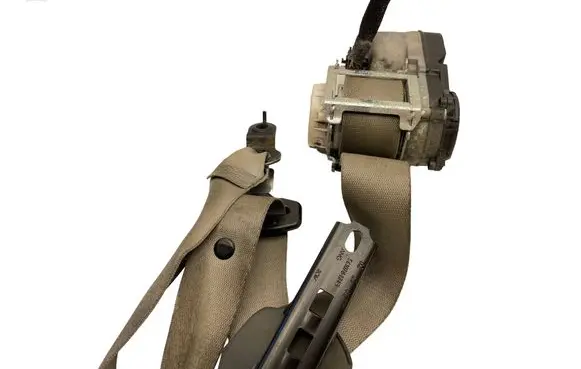 Mercedes-Benz ML W164 Front seatbelt 33033476
