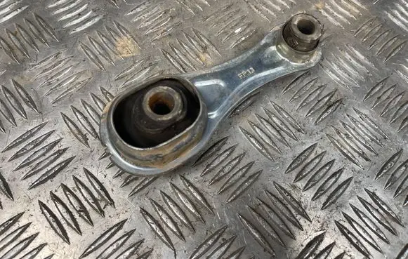 Renault Captur II Engine mount bracket PC17