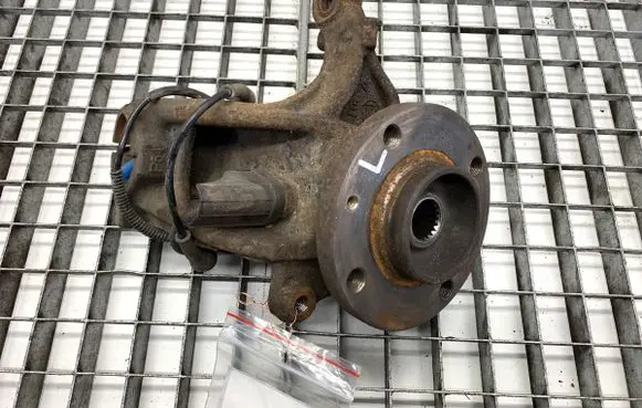 Peugeot 208 Front wheel hub spindle knuckle