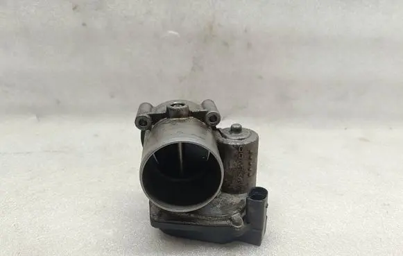 Volkswagen Golf V Throttle valve 03C133062C A2C53030936